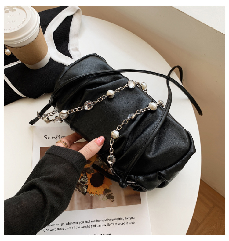 Wholesale Soft Pu Fold Pearl Chain Single Shoulder Handbag Nihaojewelry display picture 17
