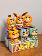 蜡笔小新COS皮卡丘手办盲盒神奇宝贝可达鸭喷火龙车载桌面摆件礼