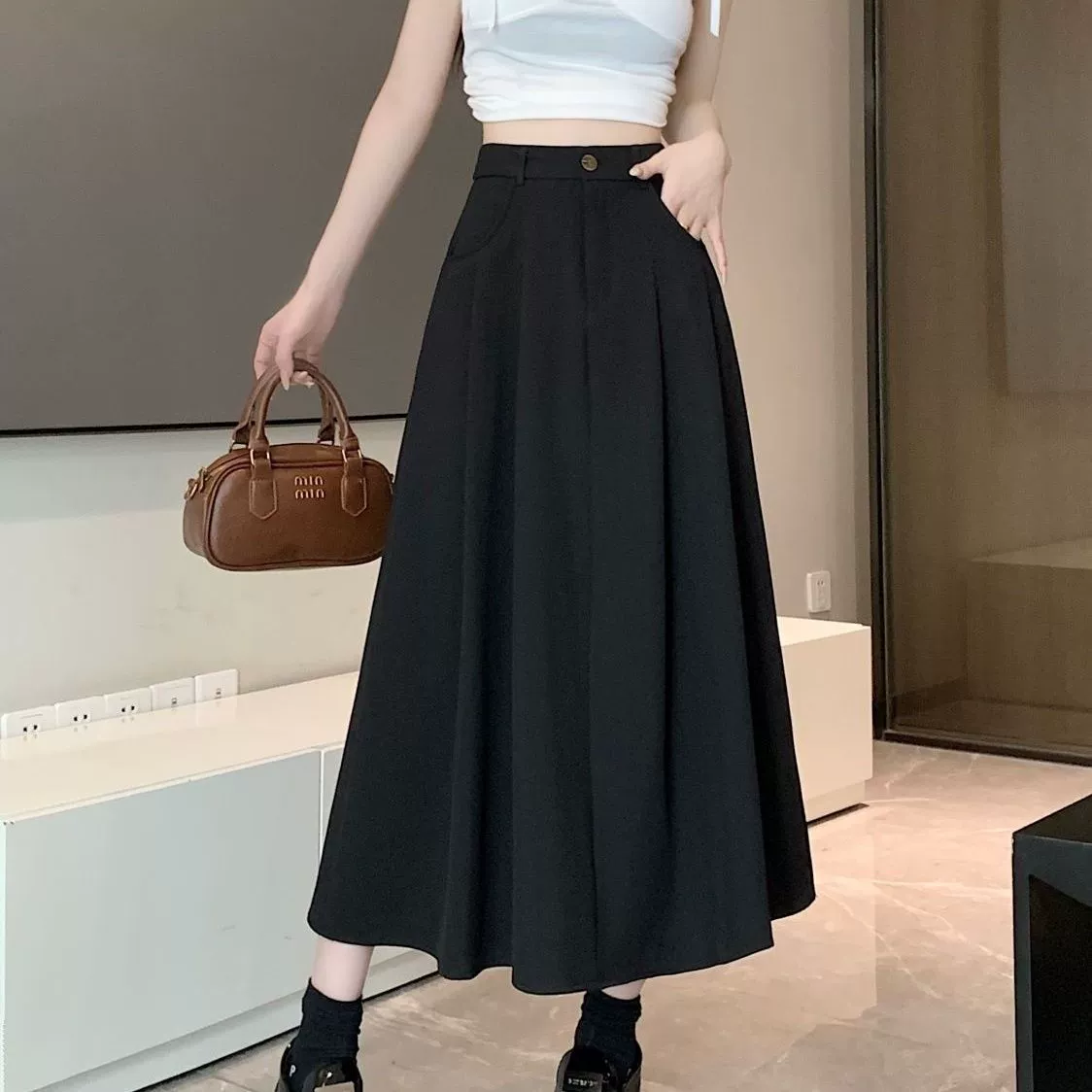 Черная костюмная юбка для женщин на весну и осень средней длины с высокой талией для похудения, драпированная трапециевидная юбка с большим подолом, плиссированная длинная юбка