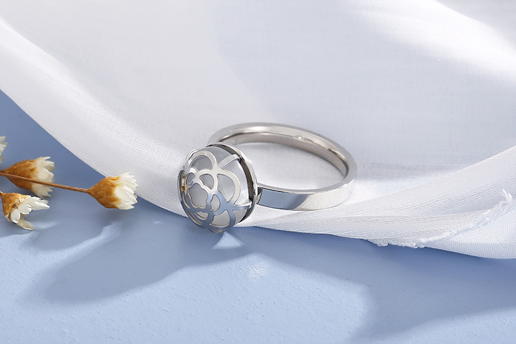 Simple Stainless Steel Jewelry Stone Creative Titanium Steel Flower-shaped Ring display picture 2