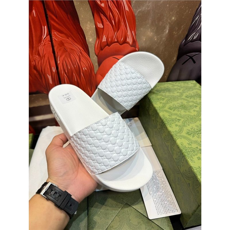 Zapatillas de pareja de moda europea y americana para hombres y mujeres, ropa exterior coreana, moda de personalidad universal, zapatillas frías caseras caseras ociosas.