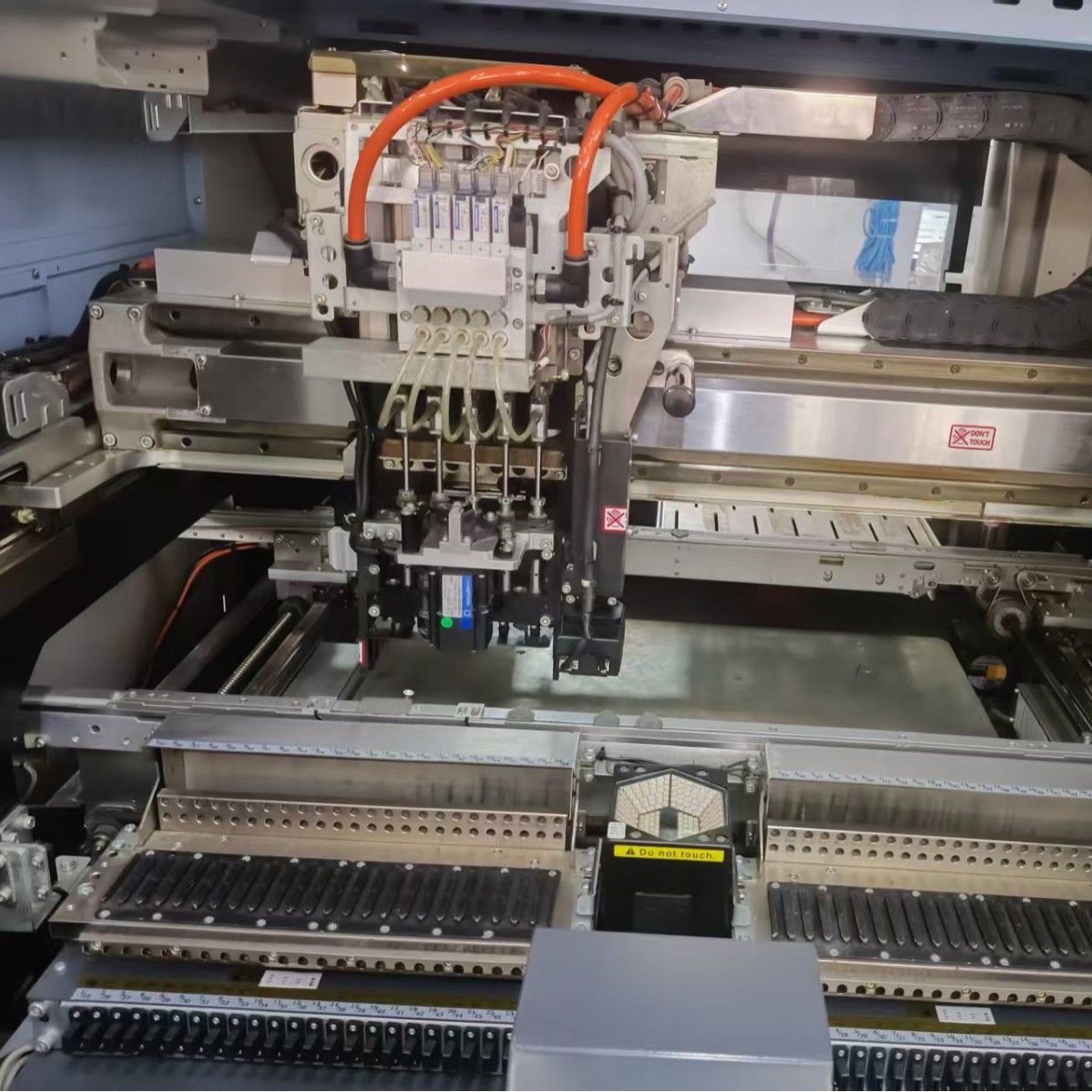 雅马哈贴片机YS12F，YAMAHA多功能用途贴片机，精度高。