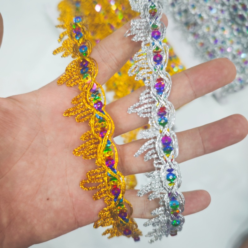 Pico de montaña Festival de mediados de otoño Pagoda plegable Pagoda de encaje superior de seda dorada colorida Triángulo Lentejuelas Estilo étnico Salón budista para mesa de encaje