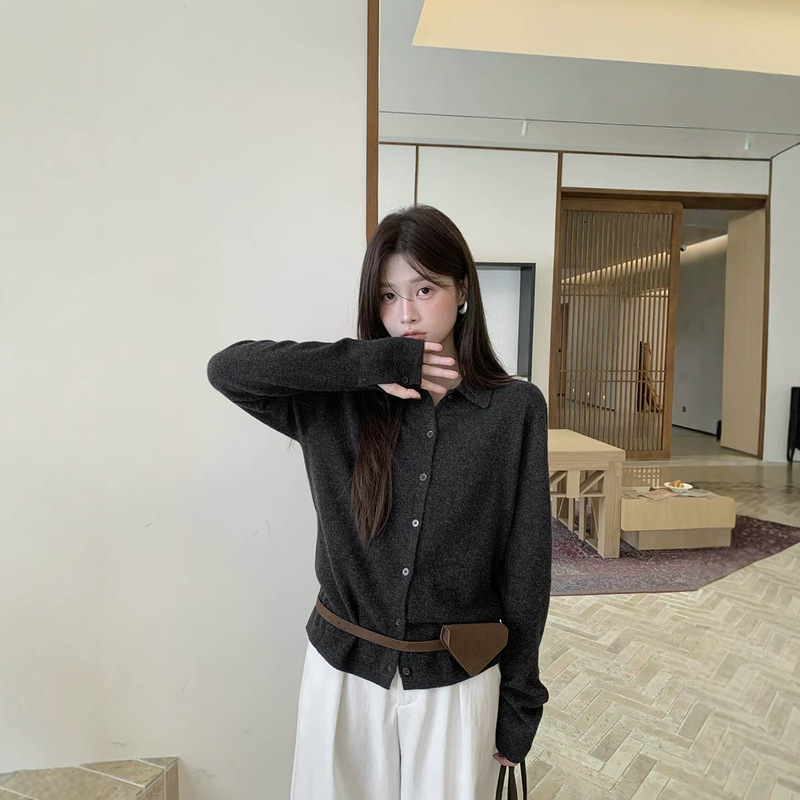 Love and Nancy Thirteen Lines 2026 Autumn Korean-style Relaxed Fit Pure Wool Lapel Single-Breasted Cardigan Sweater 04973 Love and Nancy Thirteen Lines 2026 Autumn Korean-style Relaxed Fit Pure Wool Lapel Single-Breasted Cardigan Sweater 04973
