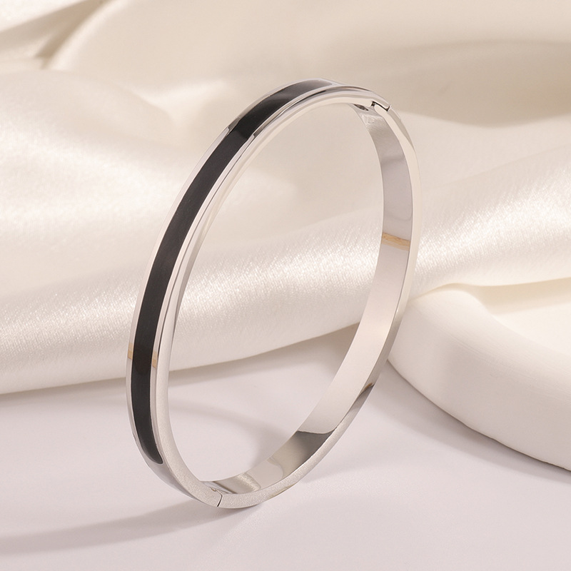 Pulsera de acero inoxidable para mujer, estilo de alta gama, combina con bolsos, diseño único y sencillo con efecto de goteo de aceite, retención de color duradera, pulsera de Kajia.