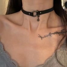 甜酷风百搭高级感辣妹颈链女做旧马蹄扣choker皮革项圈锁骨链项饰