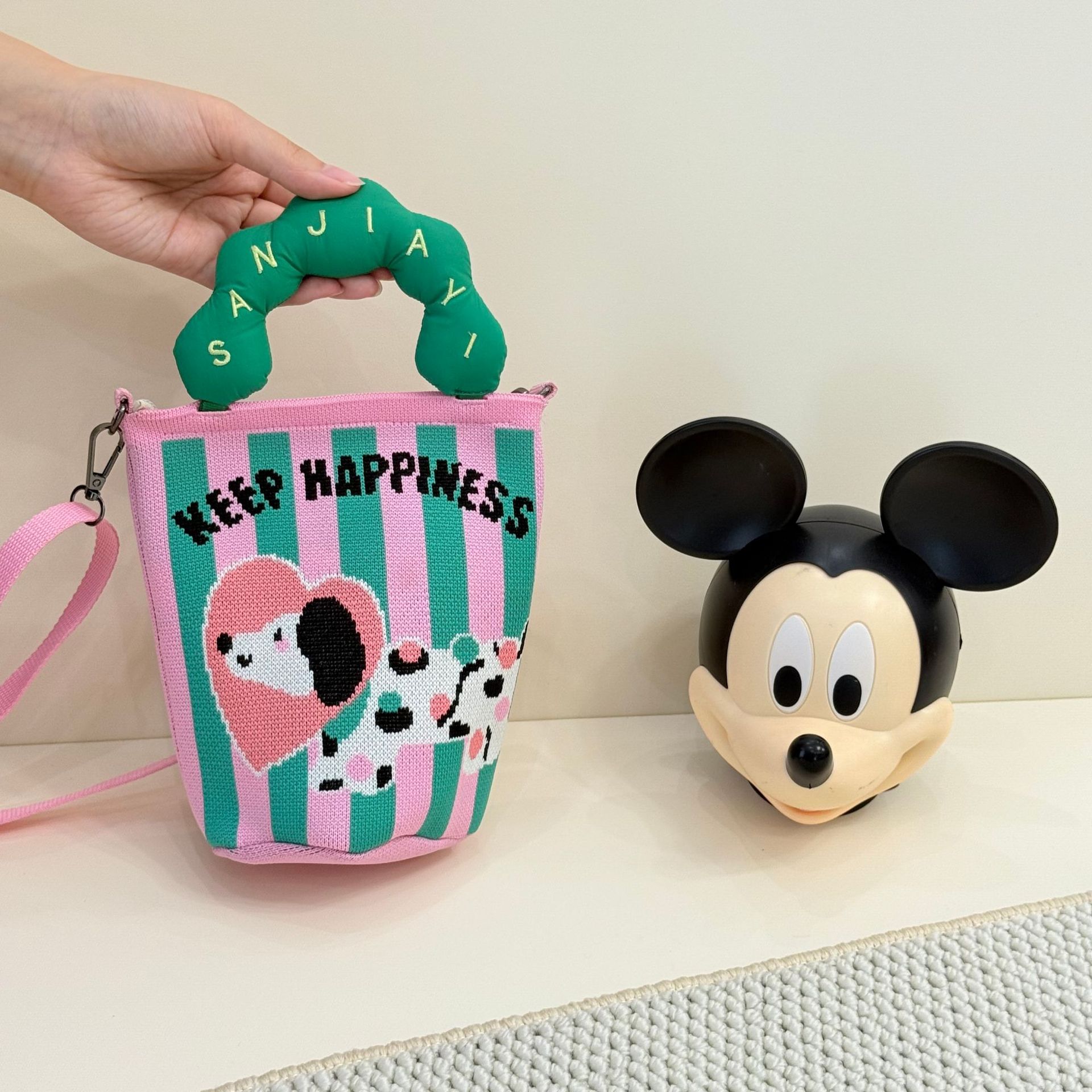 2026 primavera y verano nuevo bolso de cubo de pintura creativo portátil gran espacio de aire de dopamina alta sensación mochila