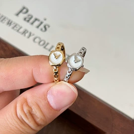 戒指;项链;耳钉