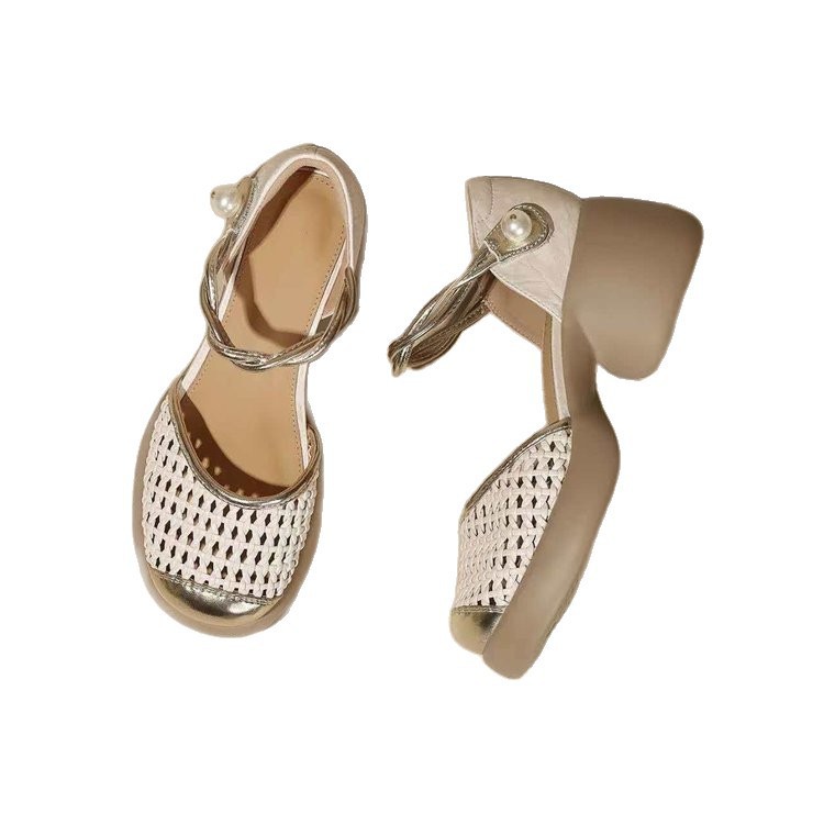 Sandalias huecas de fondo grueso para mujeres verano 2026 nuevo estilo retro confortable sandalias de cabeza para mujeres con sandalias romanas