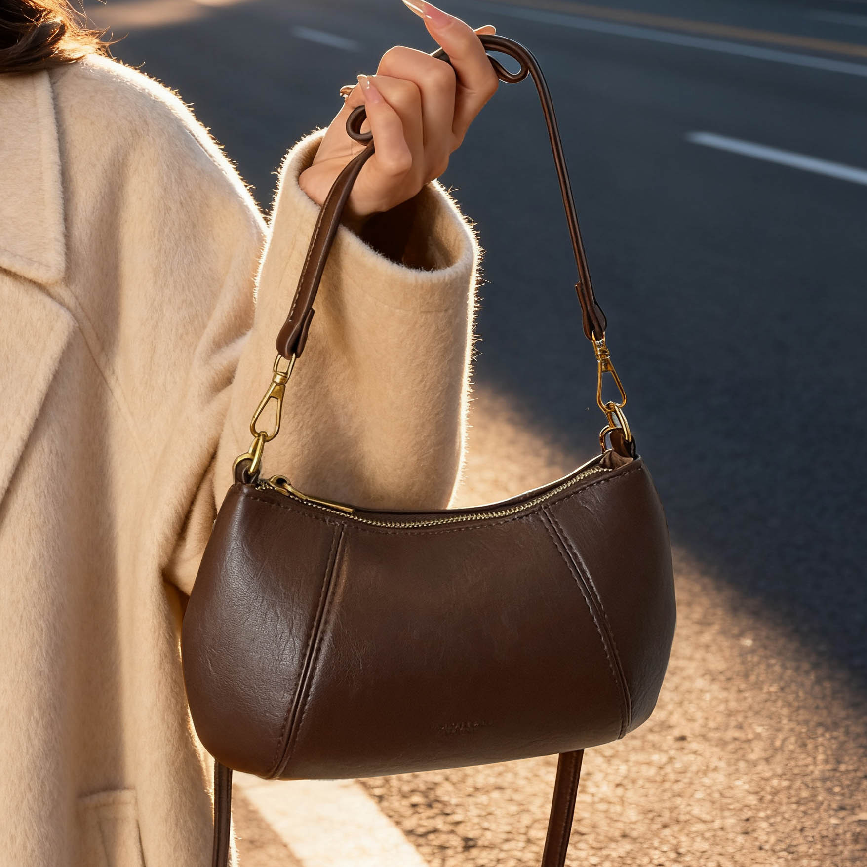 Bolso de viaje de nicho coreano para mujeres otoño / invierno 2025, nuevo estilo de moda retro bolso de hombro simple mochila casual