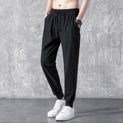 男性の夏の新型韓国のファッション夏の薄いサイズのカジュアルなズボンのゆったりしたスポーツズボンは大きいカバンだけを打ちます。