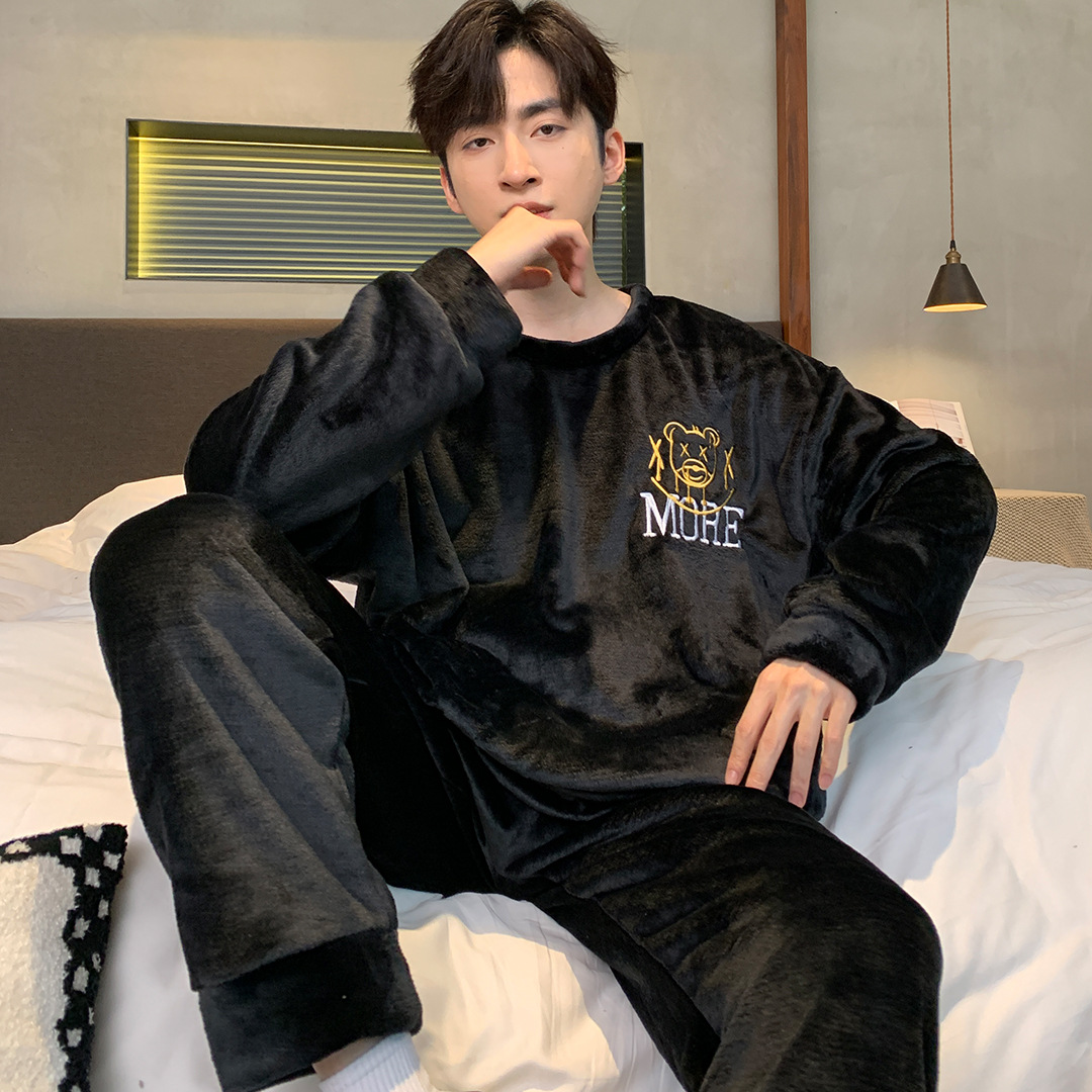 Franela nuevo pijama de hombre simple dibujos animados de invierno casuales de peluche grueso fuera de la transmisión en vivo conjunto de ropa de casa
