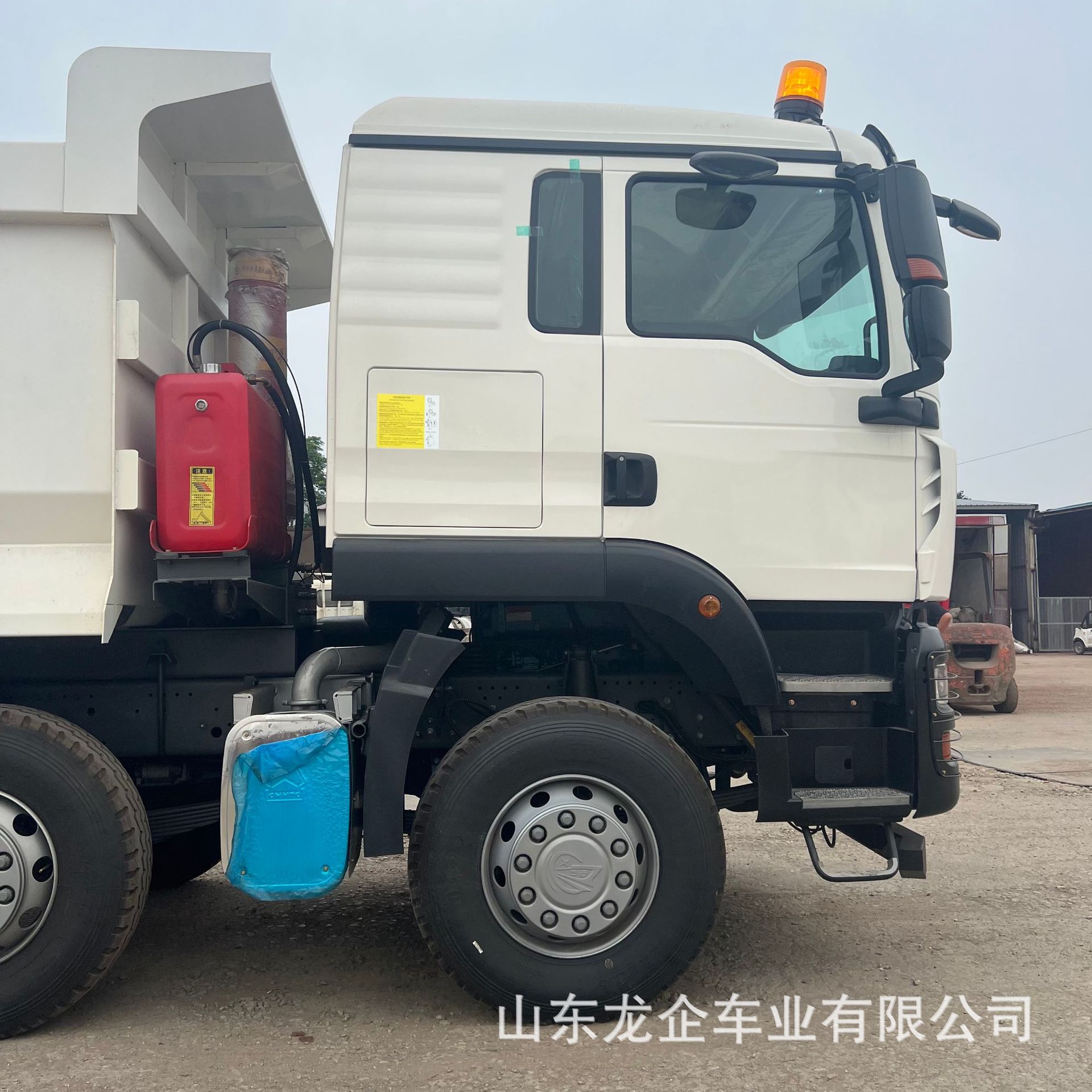 Sinotruk Howo Tx Engineering Dump Truck, 371 Horsepower U-Shaped Box-Type Dump Truck for Export, Construction Site Transport Dump Truck