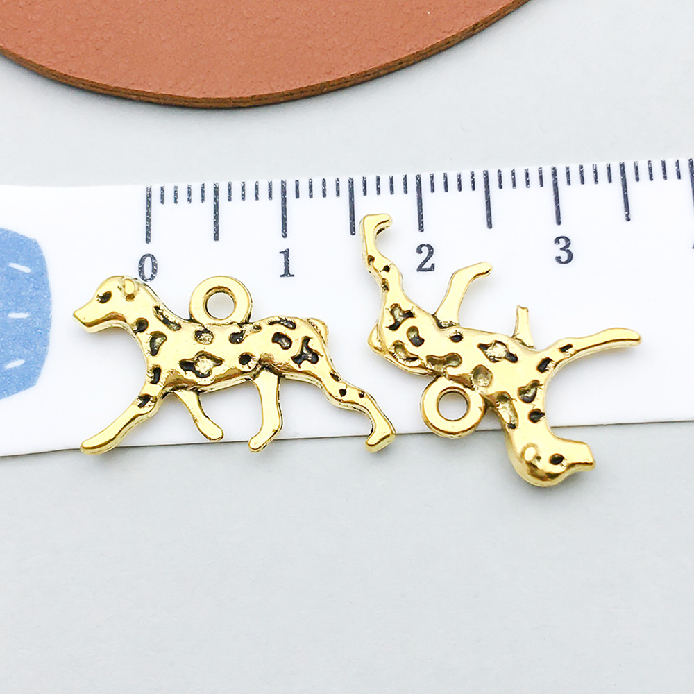 고대 황금 달마시안 1마리-1.3g-13*23mm-20557