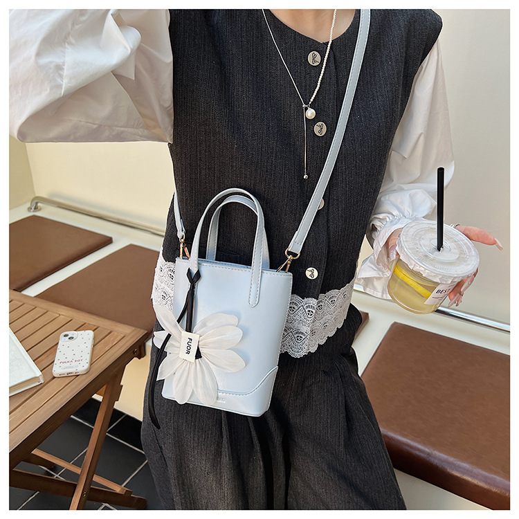 Fashionable and high-quality hand-held small bag for women, 2025 new summer Instagram versatile phone bag, Korean style trendy crossbody bag undefined