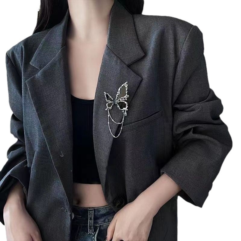 Mariposa negra borla broche de metal hembra Otoño e Invierno ins dulce fresco de alta gama traje ramillete nicho de alta calidad joyería