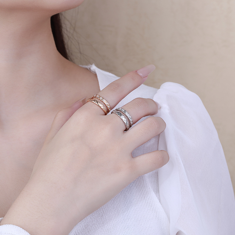 New small fragrant style diamond plaid men's and women's rings couples smooth light luxury diamond ring explosion jewelry factory wholesale