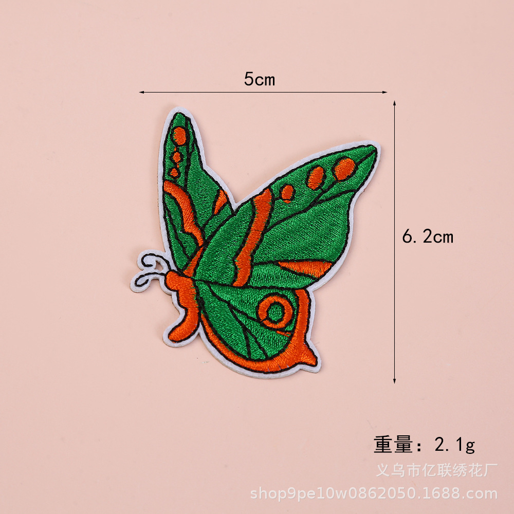 Fuente de fábrica colorida mariposa punto bordado adhesivo de tela autoadhesivo hermoso accesorios de ropa adorable adhesivo al por mayor