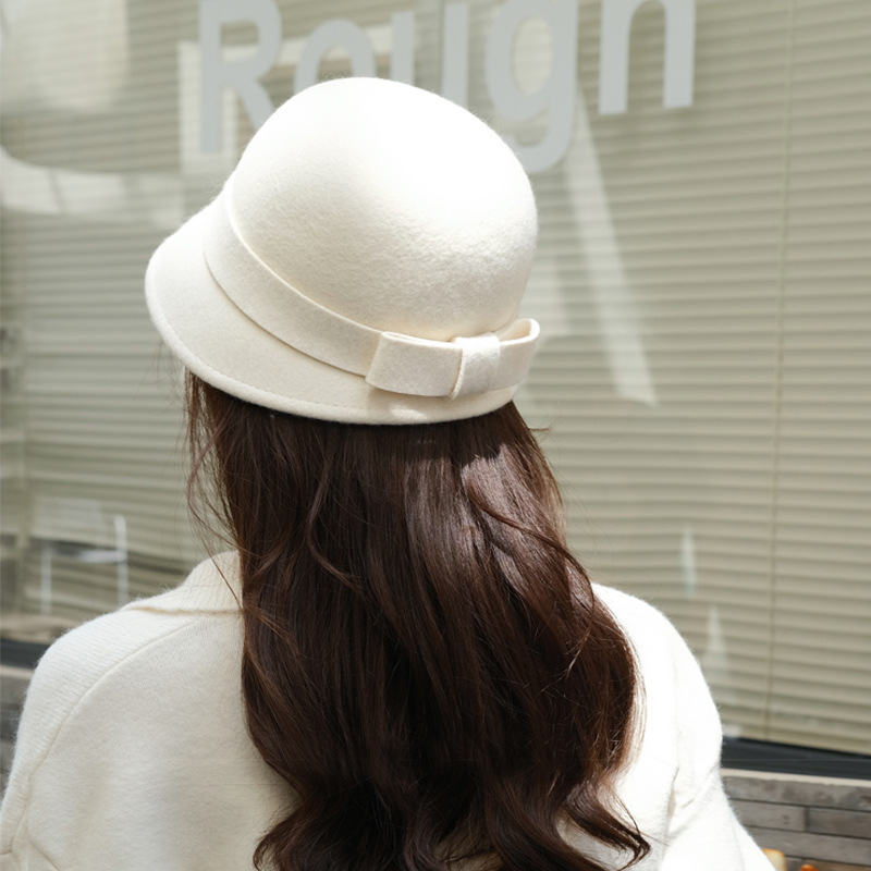 Estilo francés poco Hepburn frente Largo trasero corto arco sombrero de lana pescador cuenca sombrero blanco crema pequeño ala sombrero femenino