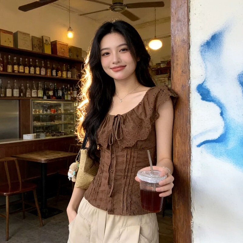 Coffee-Colored Ruffled Lace Hollow-Out Short-Sleeve Shirt for Women, Summer Pleated Waist-Cinching Short Babydoll Top, Unique and Beautiful Blouse