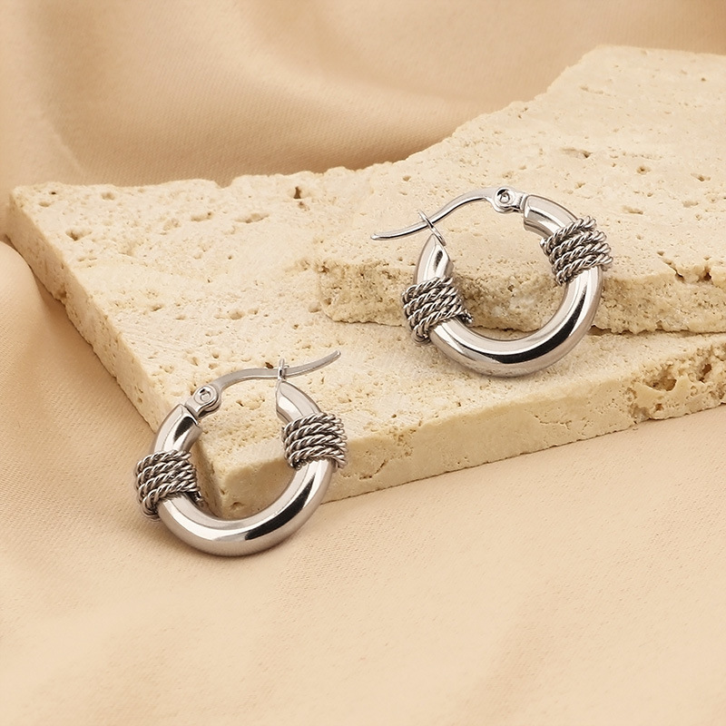 U Shape Pattern PVD Coated 18K Gold Plated U Shape Titanium Steel Vintage Style Waterproof Non Tarnish Hoop Earrings