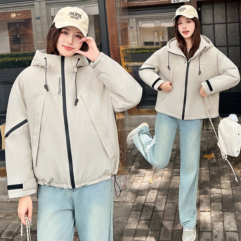 Capa de algodón de pluma para mujeres corta de invierno 2025 nueva moda suelta con una chaqueta de algodón delgada y cálida y gruesa