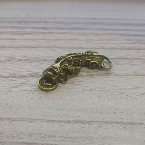 锌合金貔貅咬钱叼钱貔貅一对公母仿黄铜貔貅挂件钥匙扣链吊坠配饰