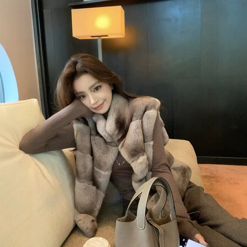 【Cream Latte】Luxurious fur vest made of dyed rex rabbit fur with delicate chinchilla and mink color 【Cream Latte】Luxurious fur vest made of dyed rex rabbit fur with delicate chinchilla and mink color