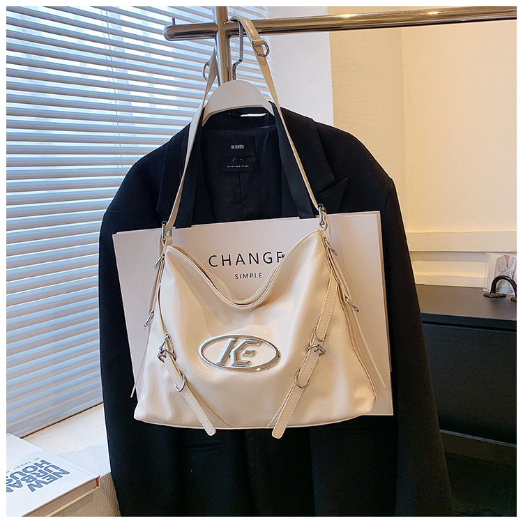 Tragbare, modische Strukturtasche mit großem Fassungsvermögen für Damen, neue Pendler-Einkaufstasche, einfache Achseltasche für alle Gelegenheiten, 2023_voghion.com