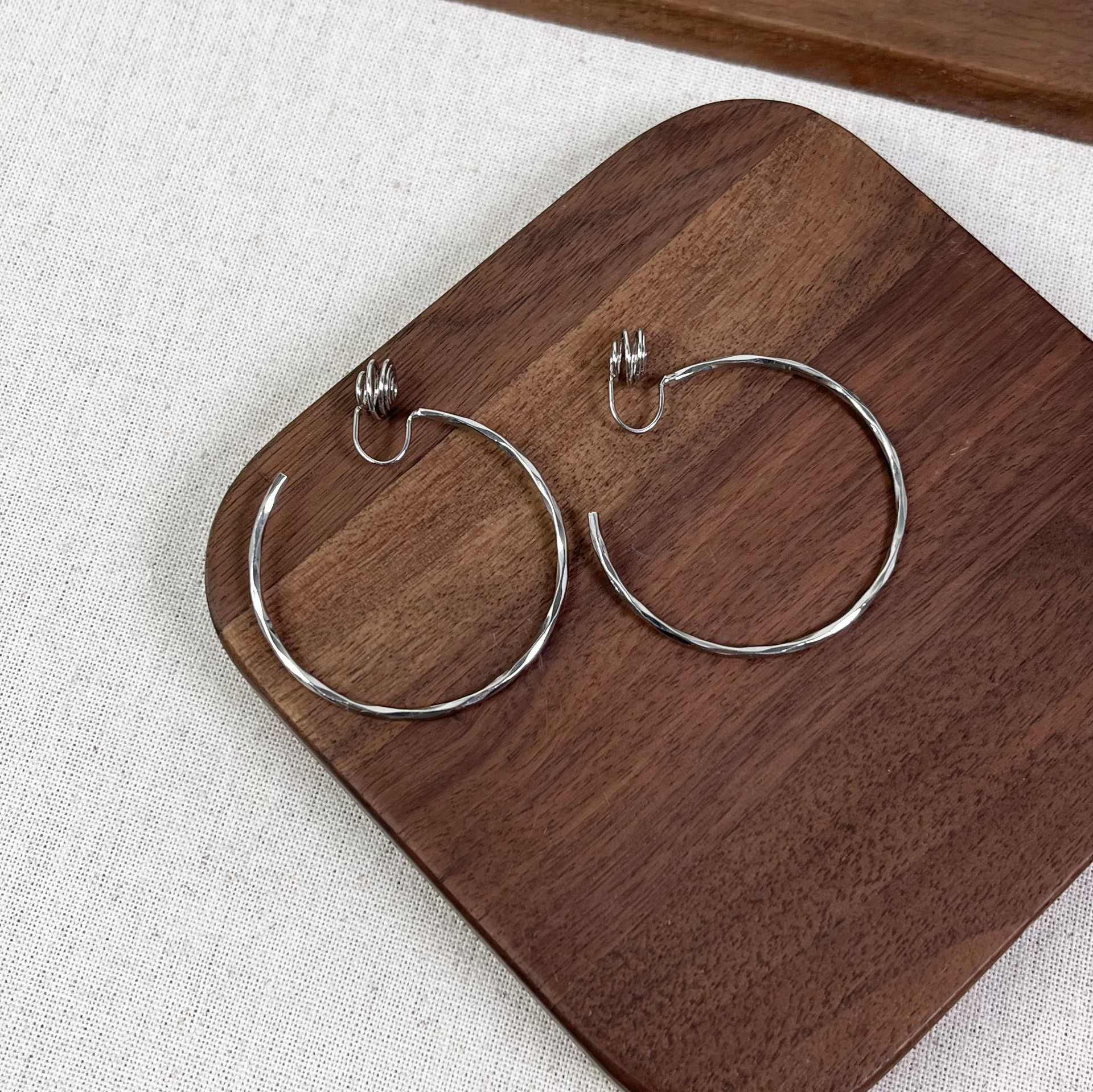 47# Silver Sparkling Ear Clip-4cm