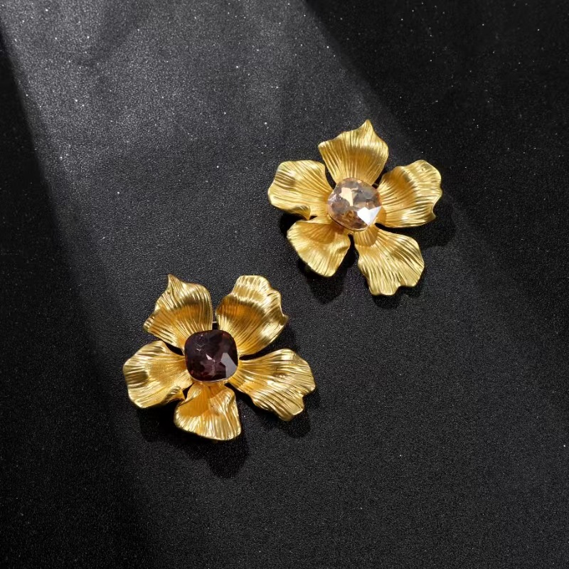 Creative fashion retro flower gem alloy brooch simple artistic exquisite brooch personalized suit pin accessories