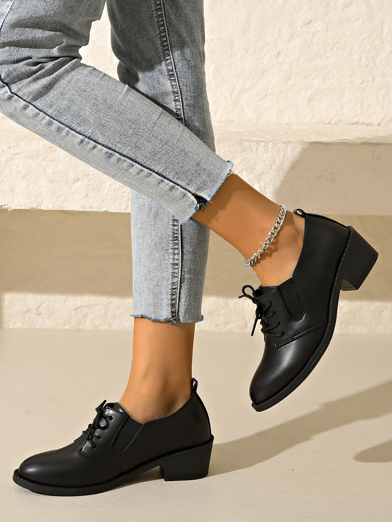 Dames retro veterschoenen met blokhak van leer voor formele look_voghion.com