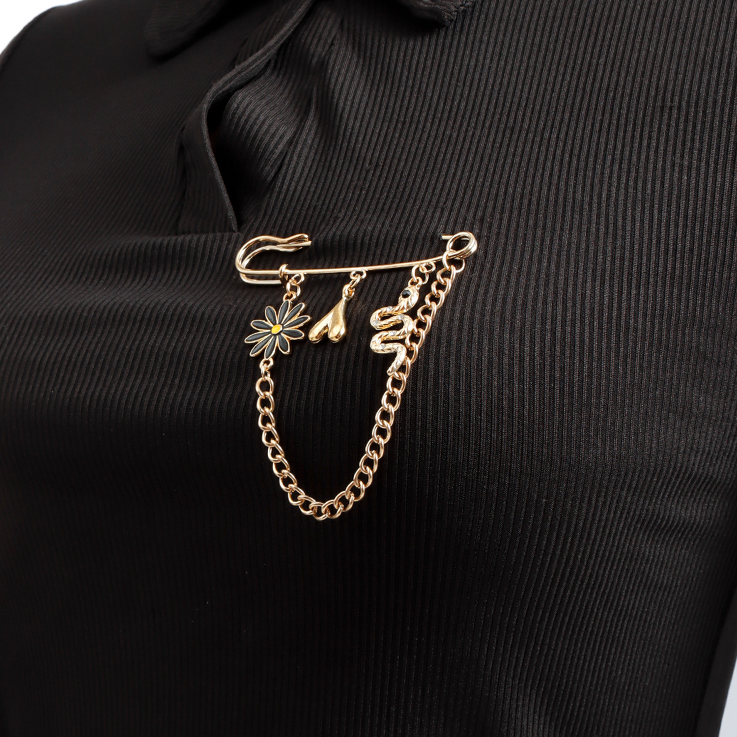 European and American Cross-Border Jewelry Snake-Shaped Flower Heart Element Pendant Brooch Clothing Women's Retro Ins Style Pin Accessories