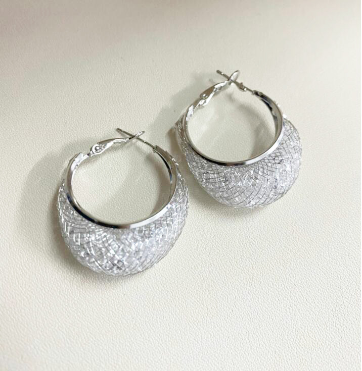 물방울 모양의 은색