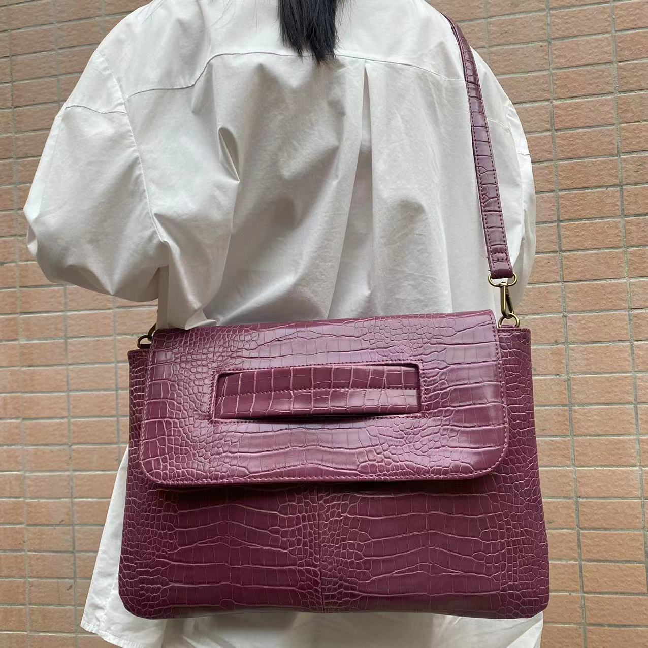 337g Weight Polyester Lining Material Flip Cover Closure Type Single Shoulder Strap Strap Type Envelope Bag Bags Type Casual, Daily, Shopping Occasion Pu Leather Material Solid Color Pattern All Seasons Season Women's Gender Elegant, Streetwear Style Square Shape Large Size Women's Large Pu Leather Solid Color Elegant Streetwear Square Flip Cover Envelope Bag 21