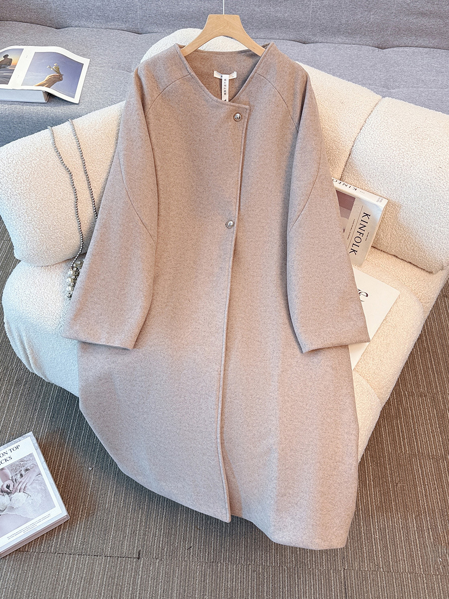 A new winter woolen coat for overweight women weighing 130-350 pounds, a Korean-style fashionable and high-end windbreaker