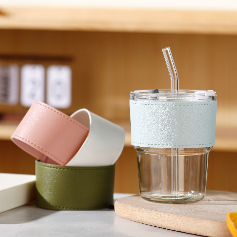 Tazas de vidrio de bambú en línea resistentes al calor tazas de paja de café ins viento alto valor de mano impresión de tazas de agua de regalo
