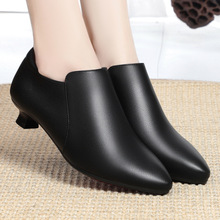 尖头深口久站不累脚舒适软皮中跟纯色百搭上班通勤黑色休闲小皮鞋