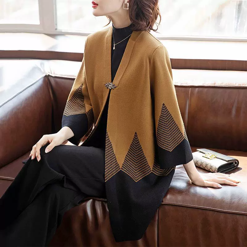 Женские трикотажные куртки для женщин среднего и старшего возраста, большие размеры, новинка 2025 года, осенняя одежда для мам, элегантный плащ, женственные топы