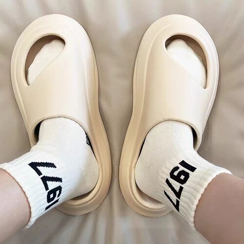 23SS Fashion Brand 1977FOG Luxury High Street Short Socks ESS Fashion Socks Black, White, and Grey for Men and Women Athletic Crew Socks Pure Cotton