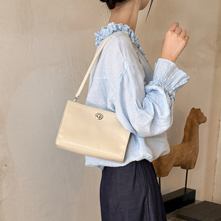 时尚百搭单肩包