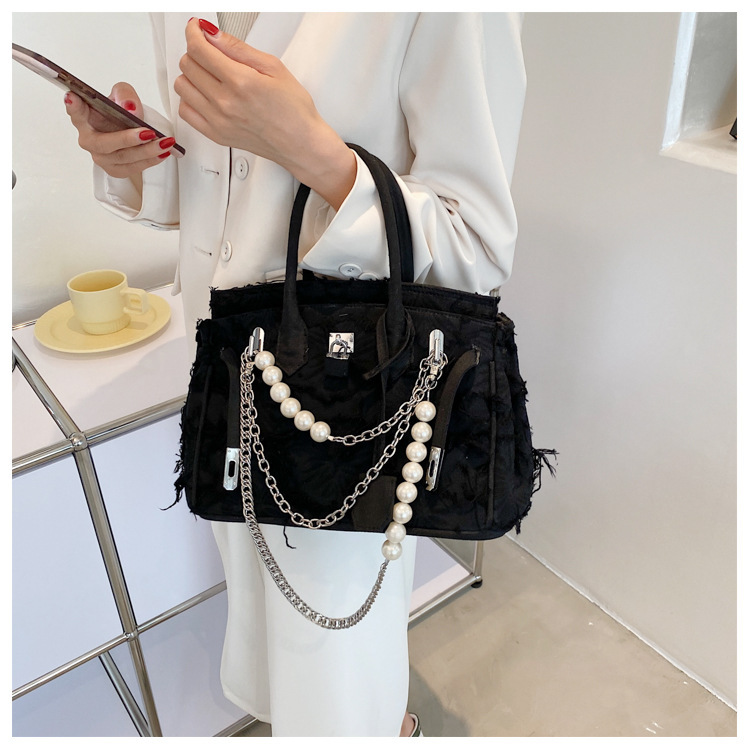 Niche design pearl chain bag 2024 cross-border new retro rag beggar platinum shoulder messenger bag Niche design pearl chain bag 2024 cross-border new retro rag beggar platinum shoulder messenger bag