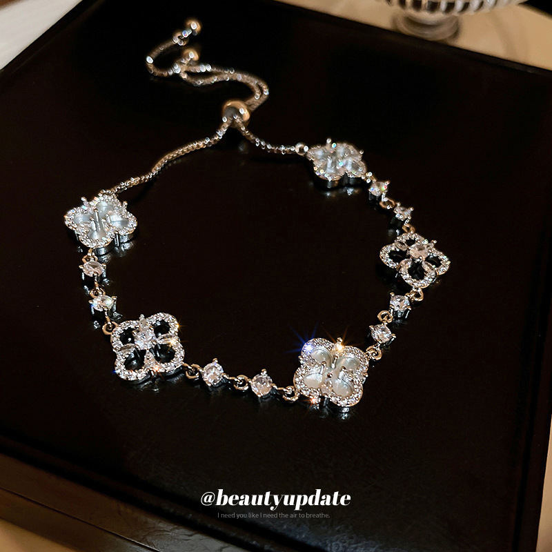 Corea del Sur cuatro pétalos de circón flor pulsera de luz de lujo de alto grado temperamento ajustable pulsera nueva pulsera al por mayor para las mujeres