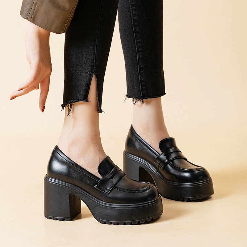 Женские кожаные туфли на скрытой танкетке, лоферы с круглым носком на толстой подошве, новинка 2025 года, черные слипоны, массивный каблук, британский стиль.