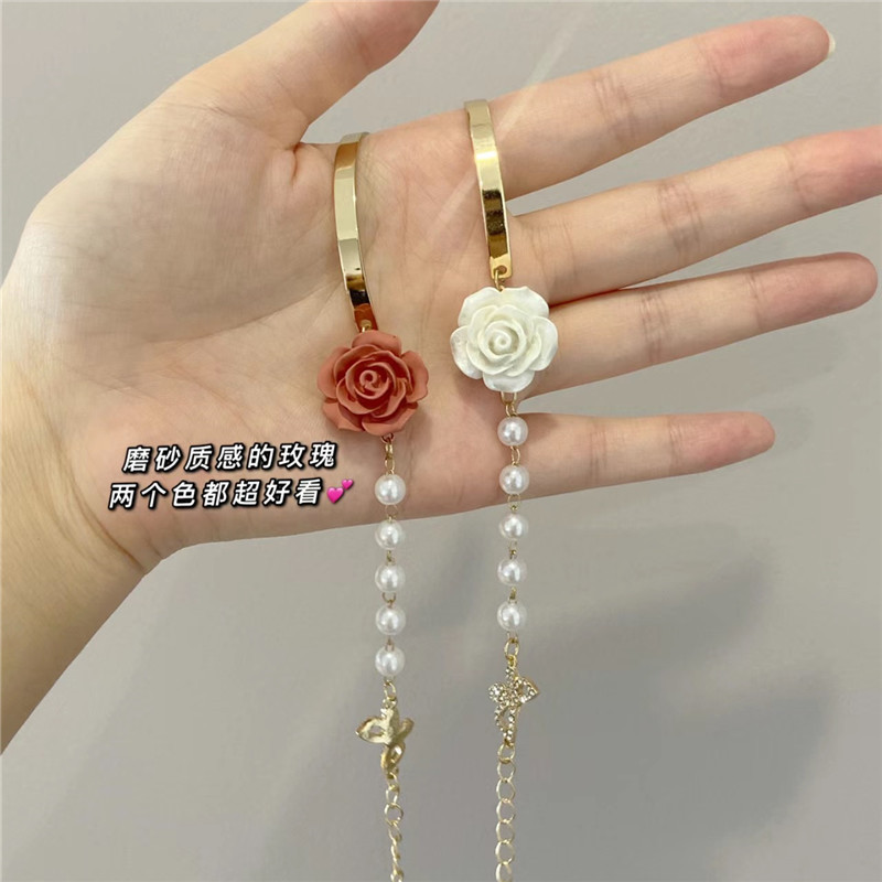 Wedding supplies bridesmaid wrist flower Camellia small red book bracelet female practical design sense sisters hand flower wedding