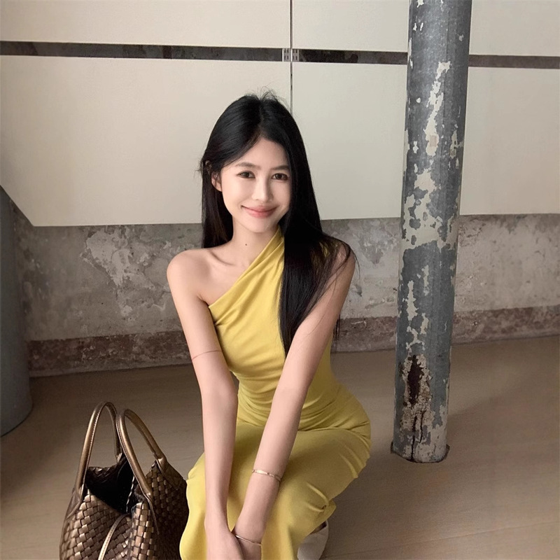 Ginger Yellow Slanted Shoulder Sleeveless Vest Dress for Women Summer Slim Waist Hot Girl Long Skirt Design Hip-Hugging Skirt