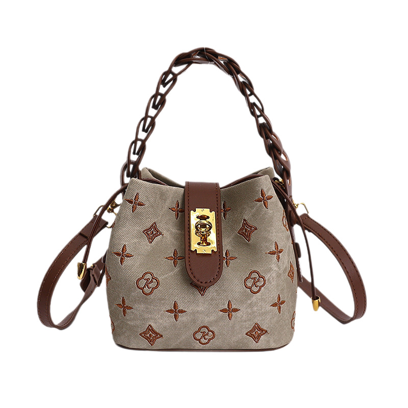 2026 New Luxury Monogram Shoulder Bag For Women Retro Versatile Crossbody Bag Niche Fashion Chain Woven Handbag - Thumbnail 5