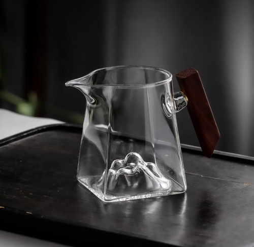 Wooden handle glass mountain view fair cup tea drain integrated male cup tea filter set tea set accessories tea dispenser with handle