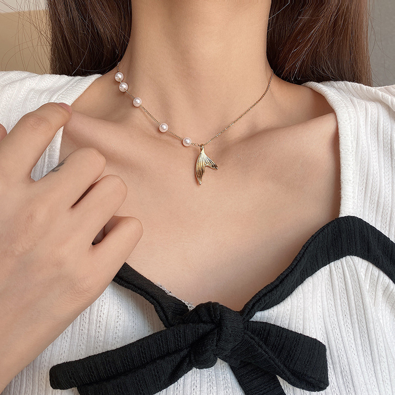 Retro Heart Shape Bow Knot Alloy Inlay Artificial Pearls Womenu0027S Pendant Necklace Necklace 1 Pie