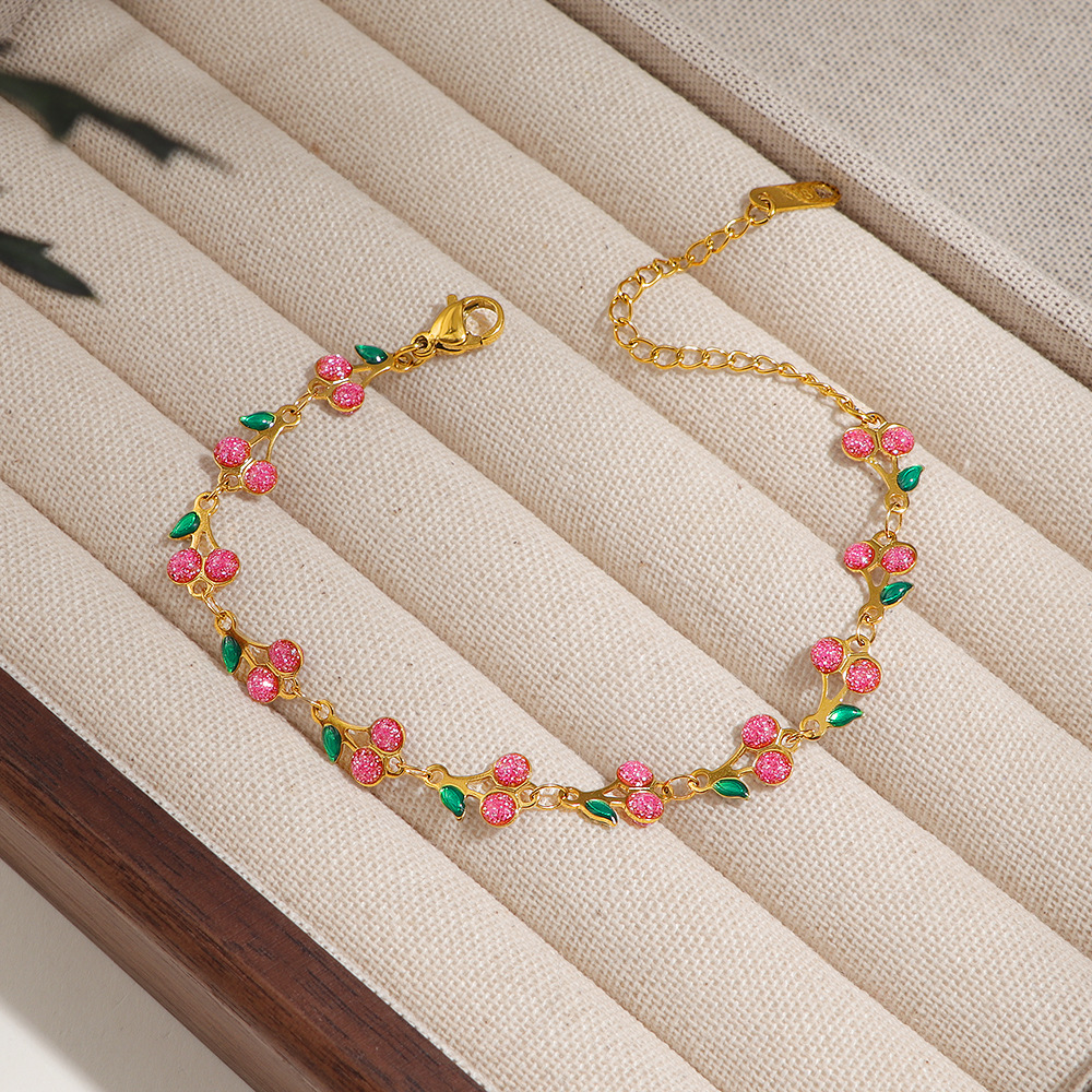 Explosiva transfronteriza ins casual estilo ligero y elegante pequeño estilo fresco fruta cereza pulsera 18k oro titanio acero dulce pulsera mujer